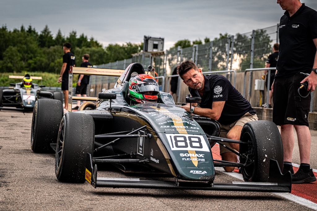 Nordens bedste! Sebastian Bach sikrer sig det Nordiske Mesterskab i Nordic 4. 
(Foto: Grippo)